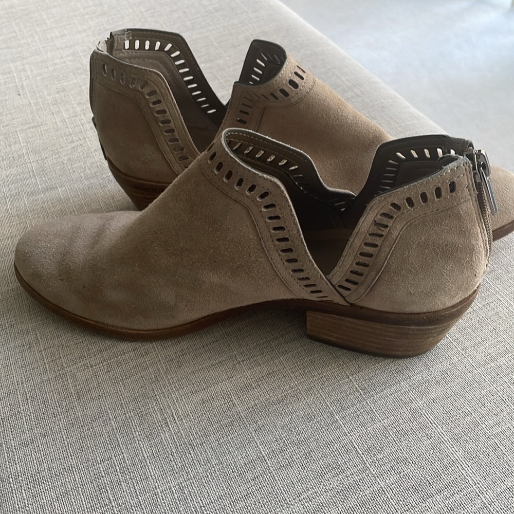 Vince Camuto tan suede Bootie size 9m